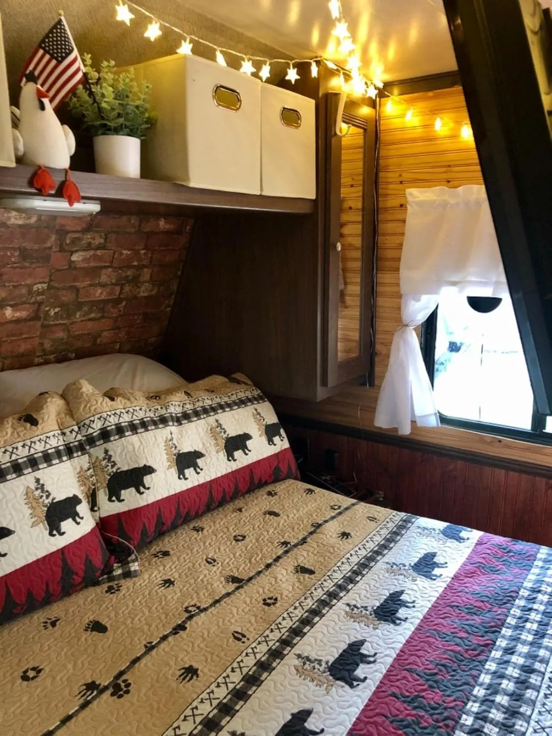 CHESITY Queen Size Quilt Lodge Bedspread Plaid Quilts Set Rustic Cabin Bedding Coverlet Black Deer Bear Paw Printed Reversible Lightweight Black White Patchwork Bed Cover Country Bedding Decor