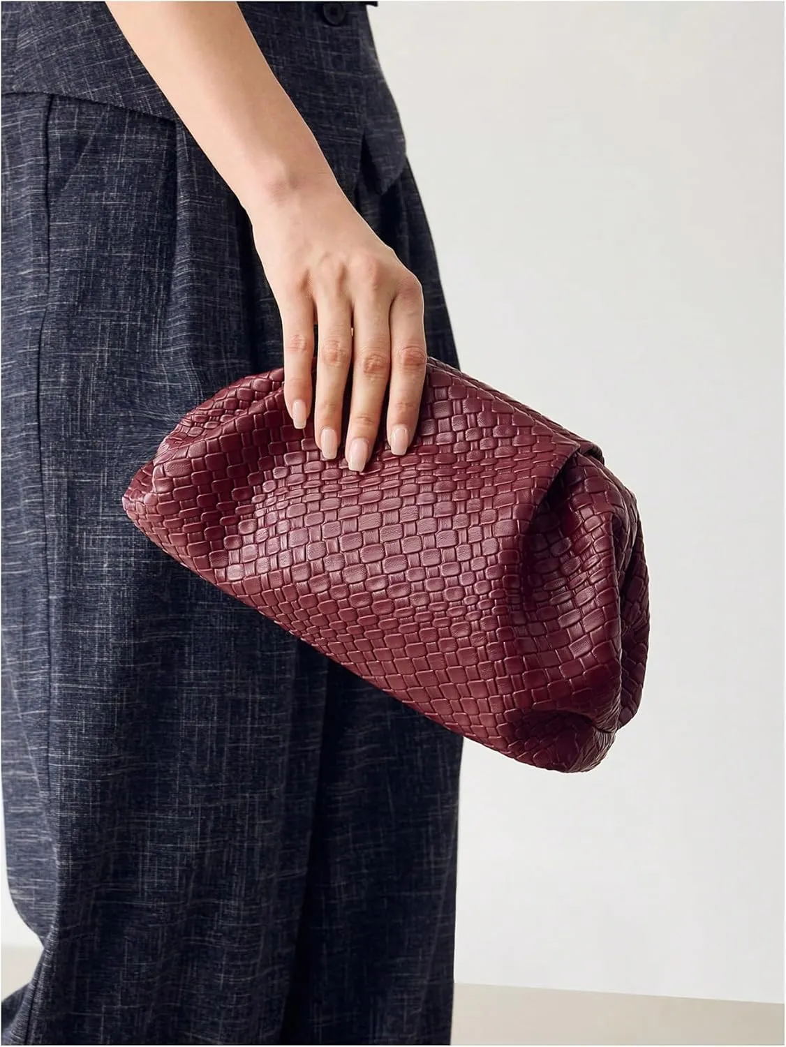 QWINEE Women's Woven Evening Bag Dumpling Clutch Purse No Strap Handbags Elegant Faux PU Leather Clutch Bag